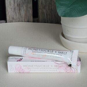 Seraphine Botanicals Honeysuckle + Melt Face Mask